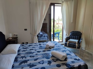 Quarto casal ou duplo exclusivo | Ferros/tábuas de passar roupa, roupa de cama