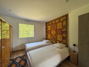 2 bedrooms, iron/ironing board, WiFi