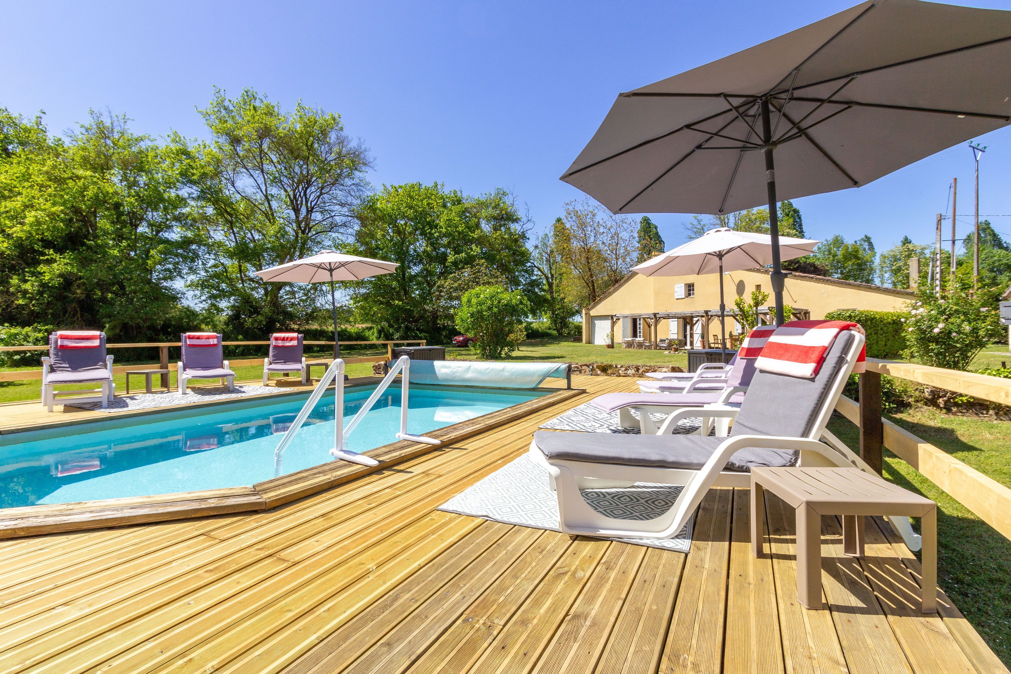 حمّام سباحة خارجي، حمّام سباحة مُدفَّأ