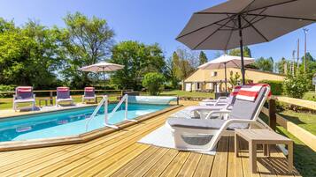 حمّام سباحة خارجي، حمّام سباحة مُدفَّأ