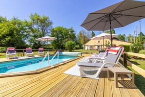 Alberca al aire libre y alberca climatizada