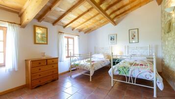 3 bedrooms, iron/ironing board, travel cot, free WiFi