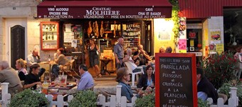 Heated pool, single-storey, rural location. Near restaurants and historic towns