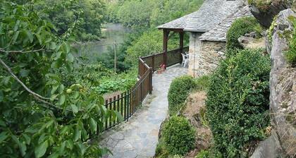 Traditional stone cottage with pool and river frontage