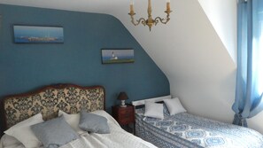 2 bedrooms, iron/ironing board, travel cot, WiFi