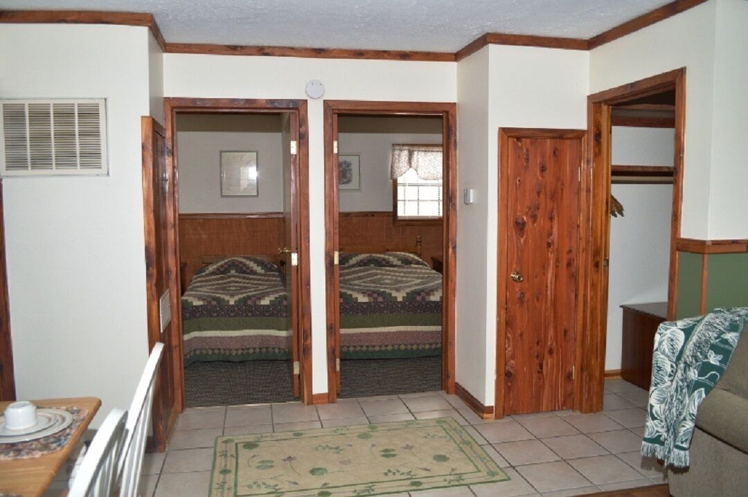 Opimum cabin 12 with Jacuzzi and HOT TUB on Patoka Lake in Southern Indiana