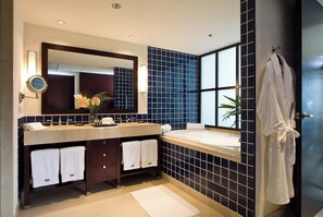 Shower, jetted bath, hair dryer, towels