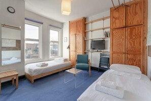 2 bedrooms, laptop workspace, iron/ironing board, free WiFi