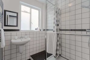 Basic House, Multiple Beds | Bathroom