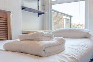 2 bedrooms, laptop workspace, iron/ironing board, free WiFi - Beautiful 2 Bedroom Home In Putney (London)