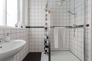 Bathroom - Beautiful 2 Bedroom Home In Putney (London)
