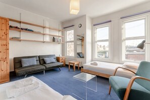 2 bedrooms, laptop workspace, iron/ironing board, free WiFi - Beautiful 2 Bedroom Home In Putney (London)