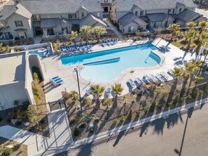 Outdoor pool, a heated pool - Red Rock Landing- spacious & luxurious 4 bed/4 bath townhouse near Zion w/ VIEW! (Washington)