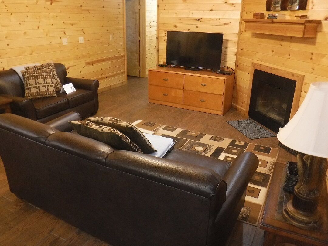 Solarium Deluxe #19 4 bdrm 2.5 bath. Located on Patoka Lake in Southern Indiana.