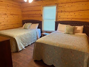 4 bedrooms, iron/ironing board, free WiFi, bed sheets