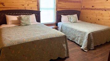 4 slaapkamers, een strijkplank/strijkijzer, reisbedje, gratis wifi