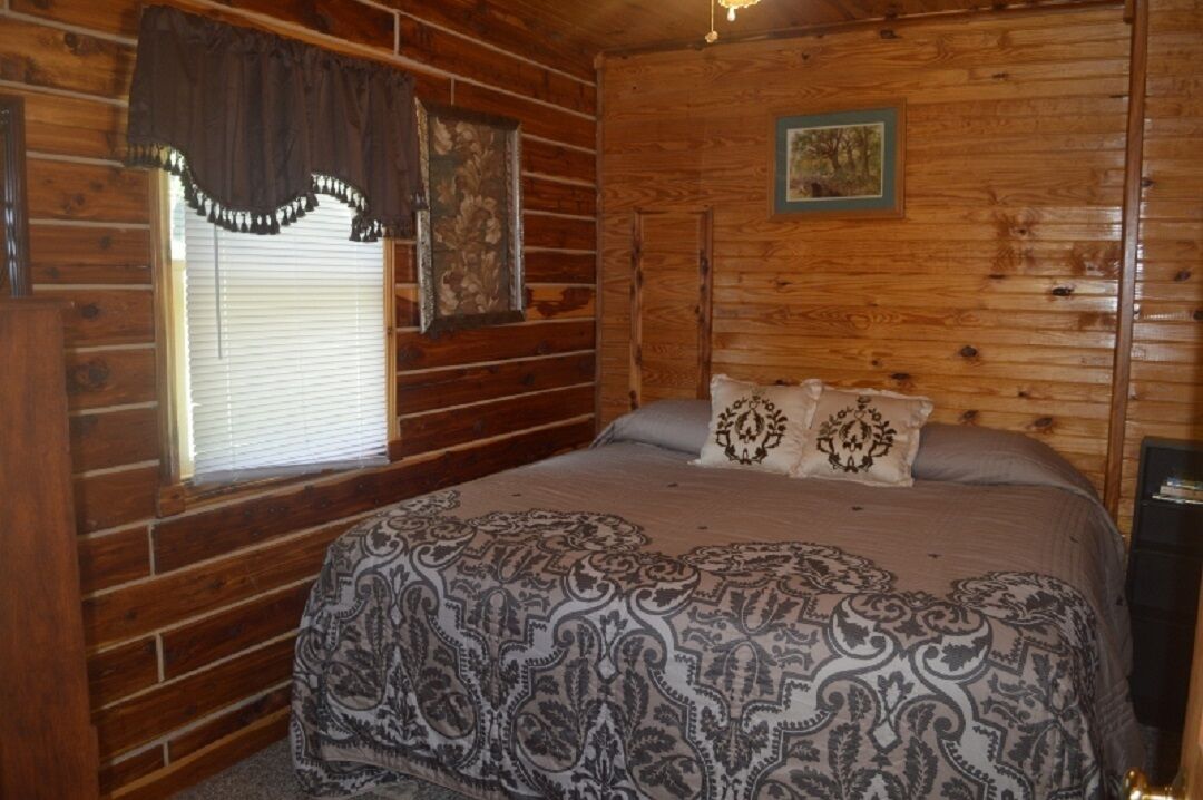 Deluxe with HOT TUB cabin #20. Located on Patoka Lake in Southern Indiana