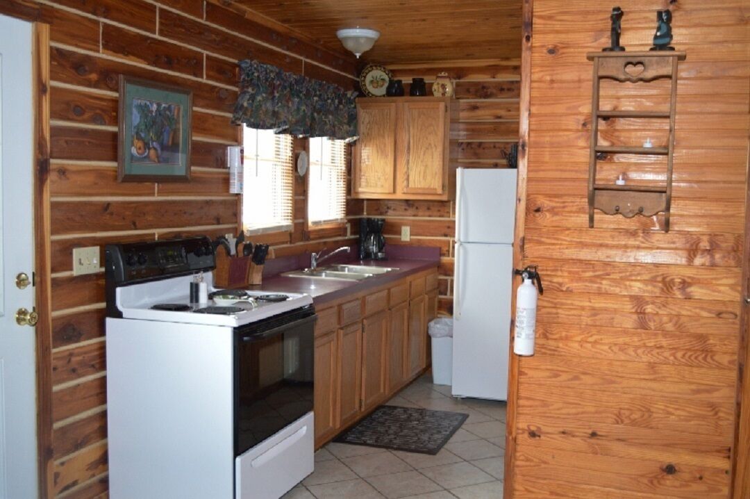 Deluxe with HOT TUB cabin #20. Located on Patoka Lake in Southern Indiana