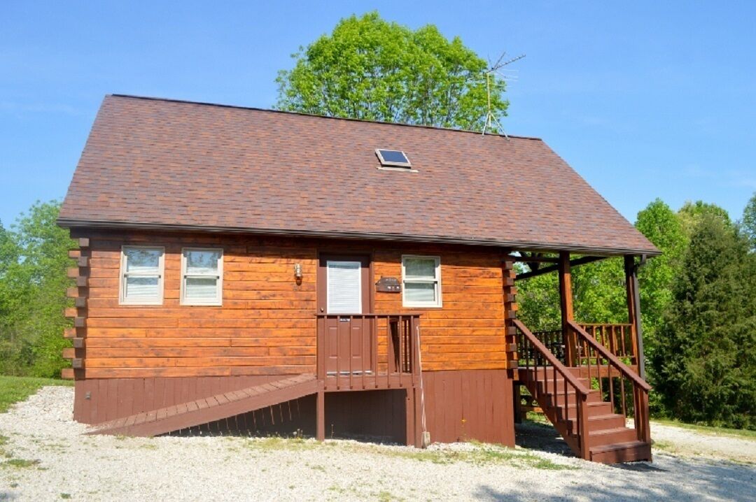 Deluxe with HOT TUB cabin #20. Located on Patoka Lake in Southern Indiana