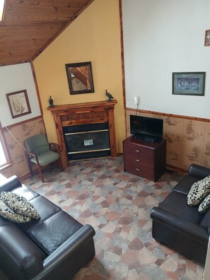 Smart TV, fireplace, video games, DVD player - Patoka Lake Deluxe with Jacuzzi #8 at Patoka 4 Seasons Resort (Eckerty)