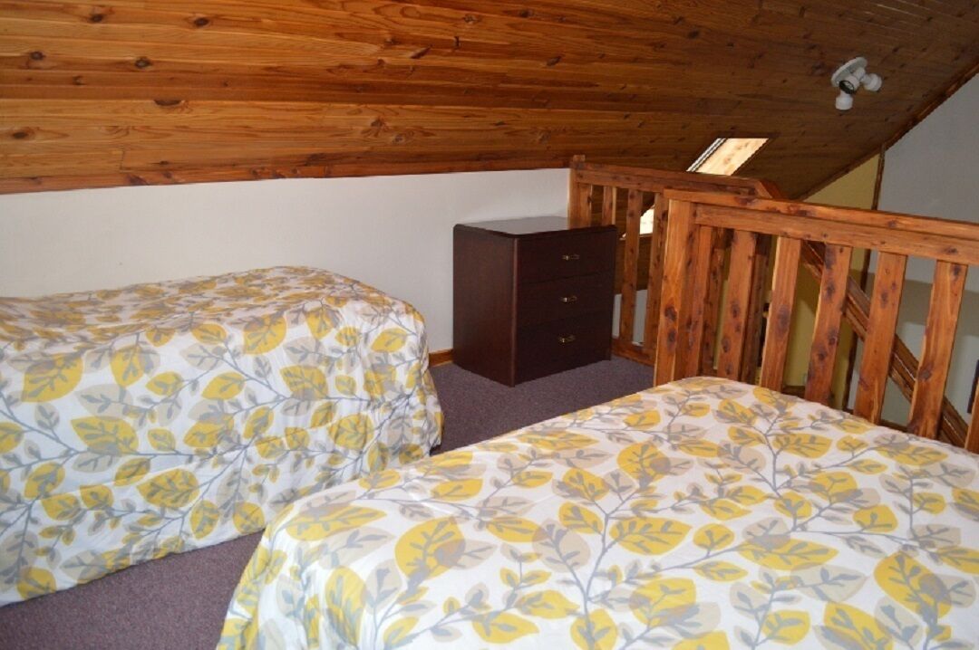 Deluxe cabin 8 with JACUZZI TUB. Located on Patoka Lake in Southern Indiana