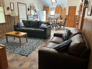 Smart TV, fireplace, video games, DVD player - Patoka Lake Solarium #16 at Patoka 4 Seasons Resort (Eckerty)