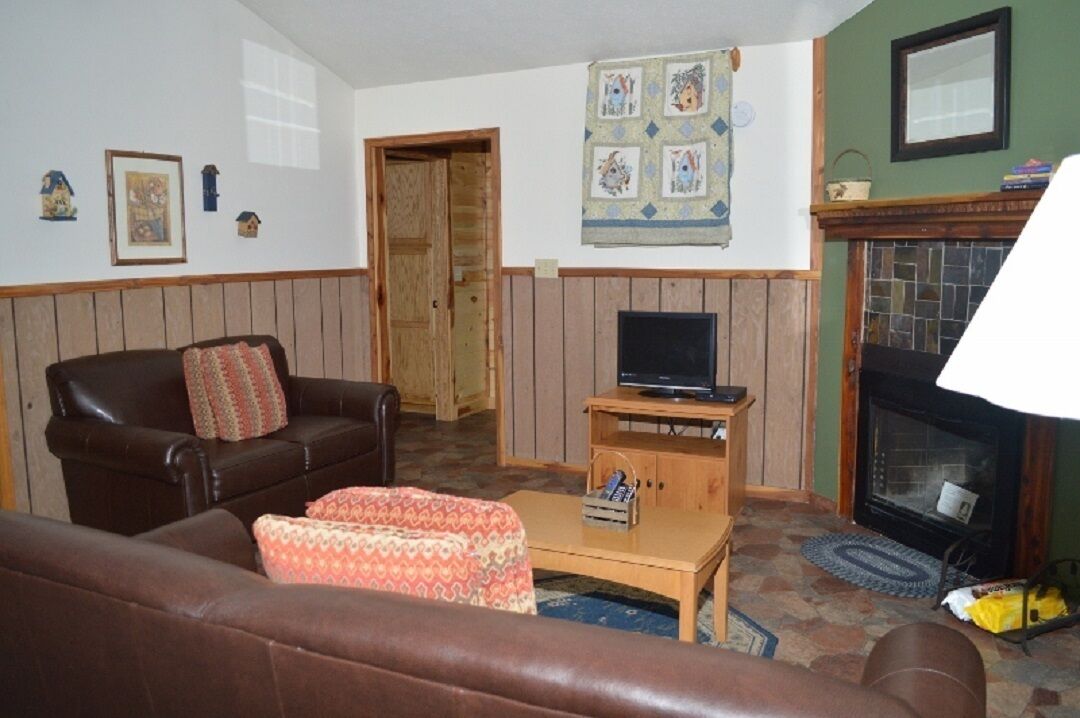 Solarium 4 bedroom 2 bath cabin #16 on Patoka Lake in Southern Indiana