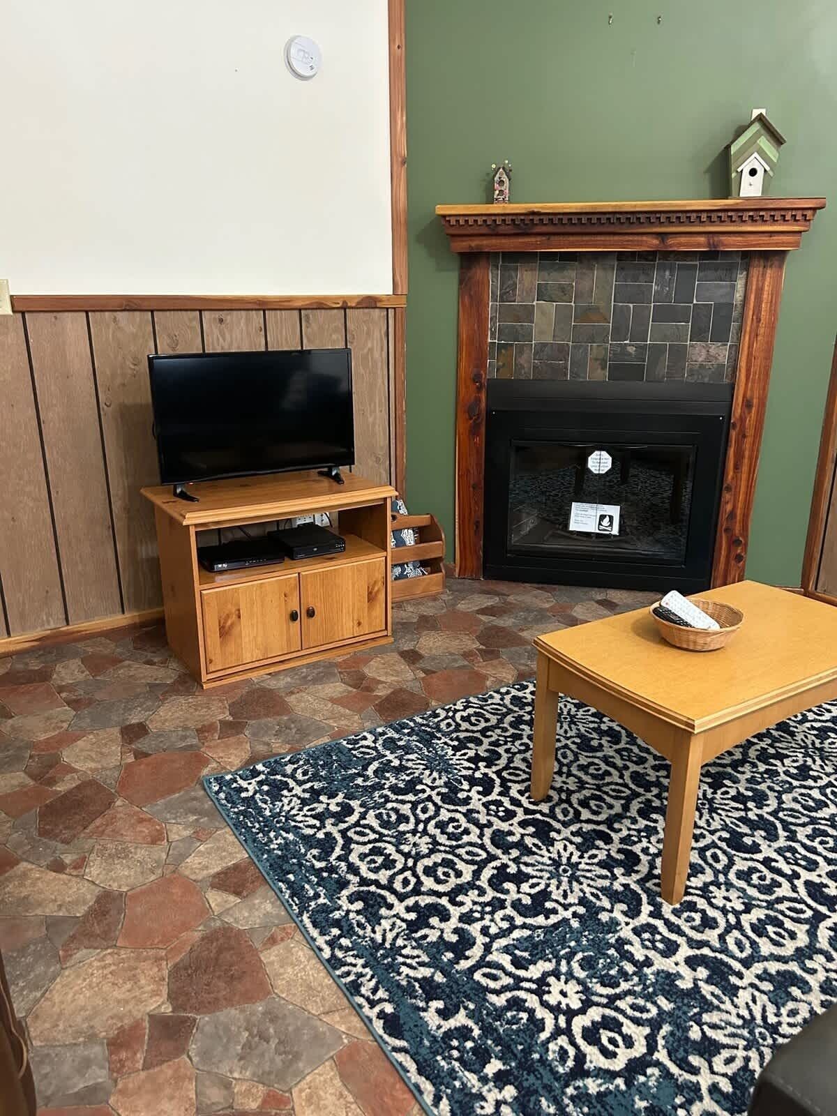 Smart TV, chimenea, videojuegos, reproductor de DVD