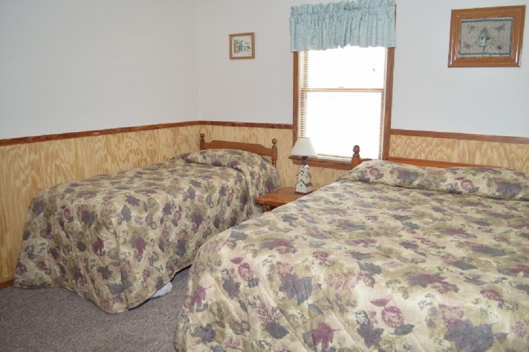 Solarium 4 bedroom 2 bath cabin #16 on Patoka Lake in Southern Indiana