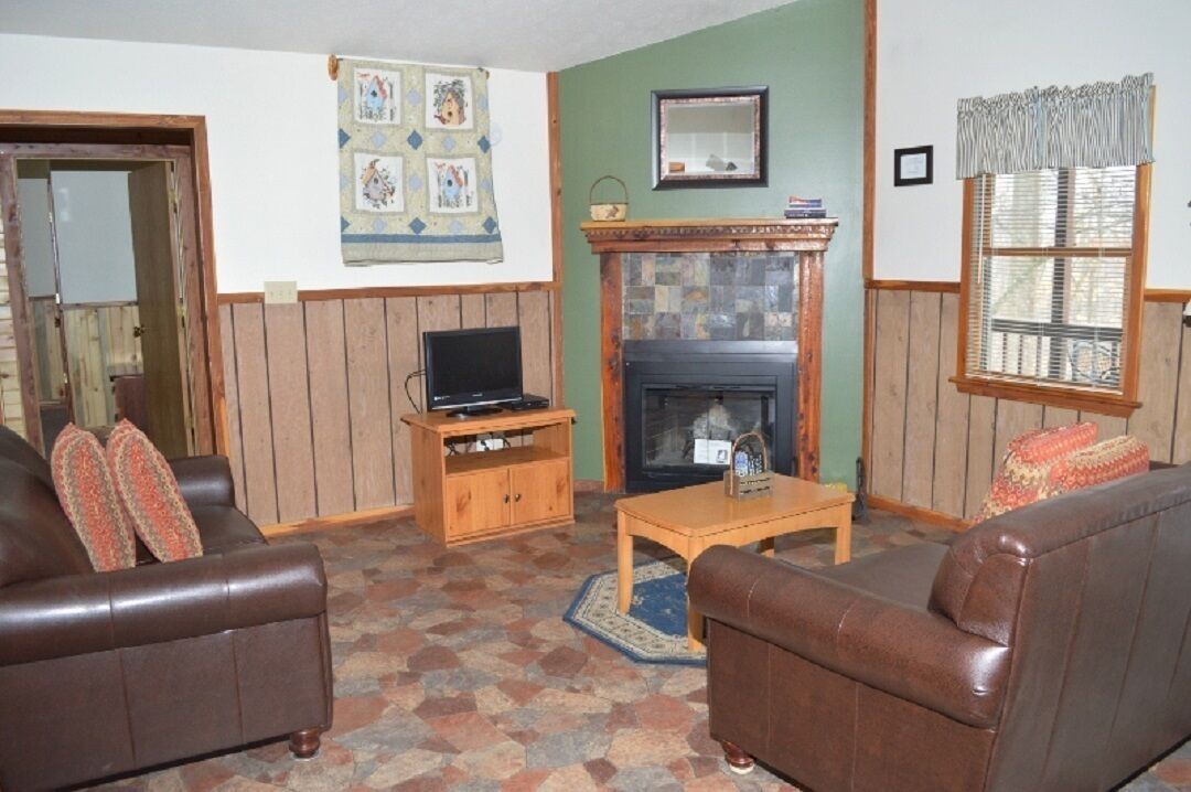 Solarium 4 bedroom 2 bath cabin #16 on Patoka Lake in Southern Indiana