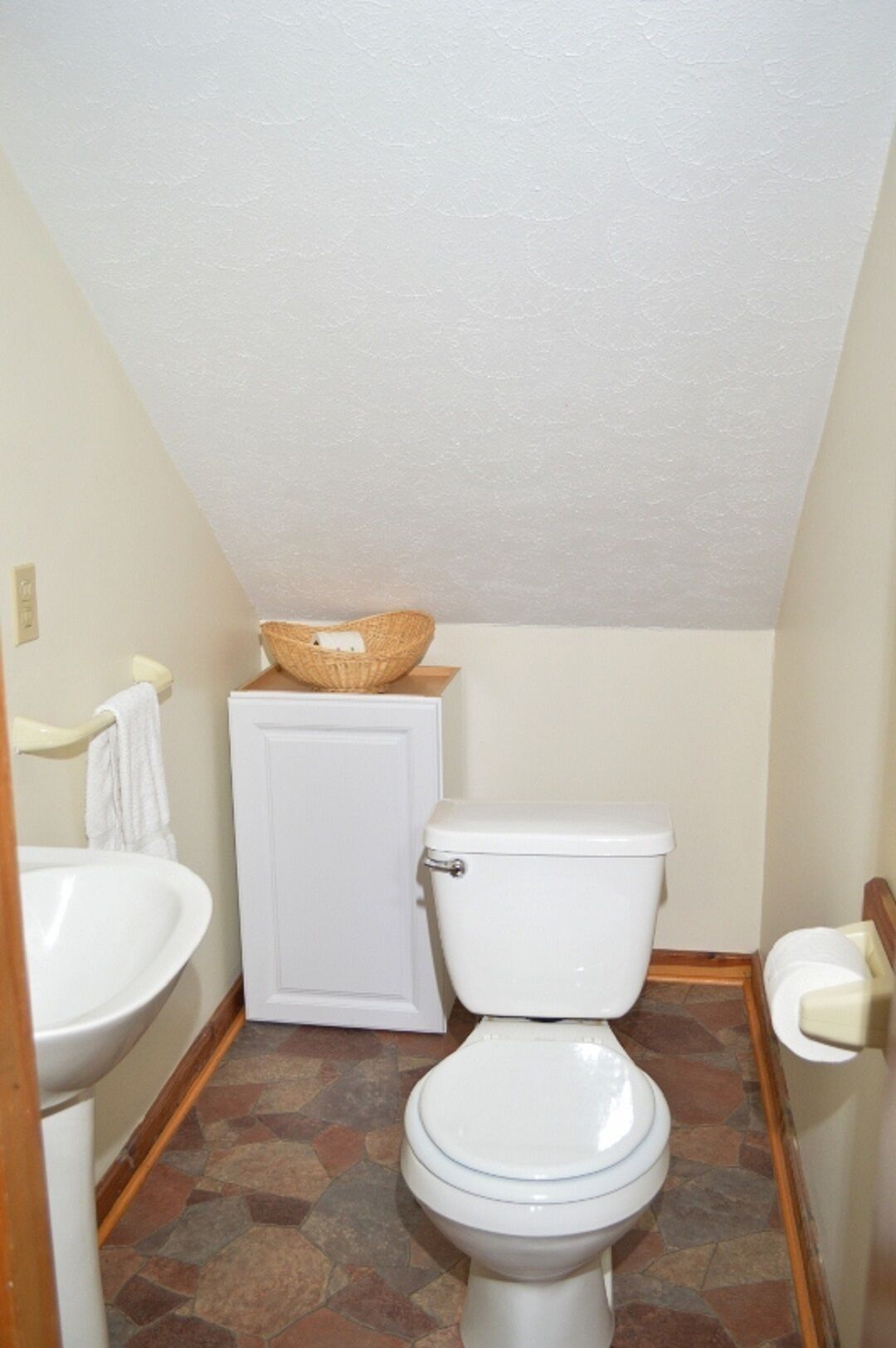 Optimum cabin 9 with jacuzzi and HOT TUB on Patoka Lake in Southern Indiana