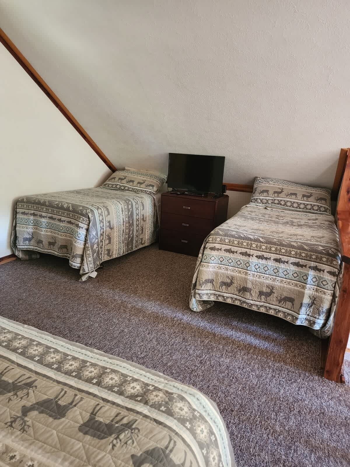 2 bedrooms, travel crib, free WiFi, bed sheets