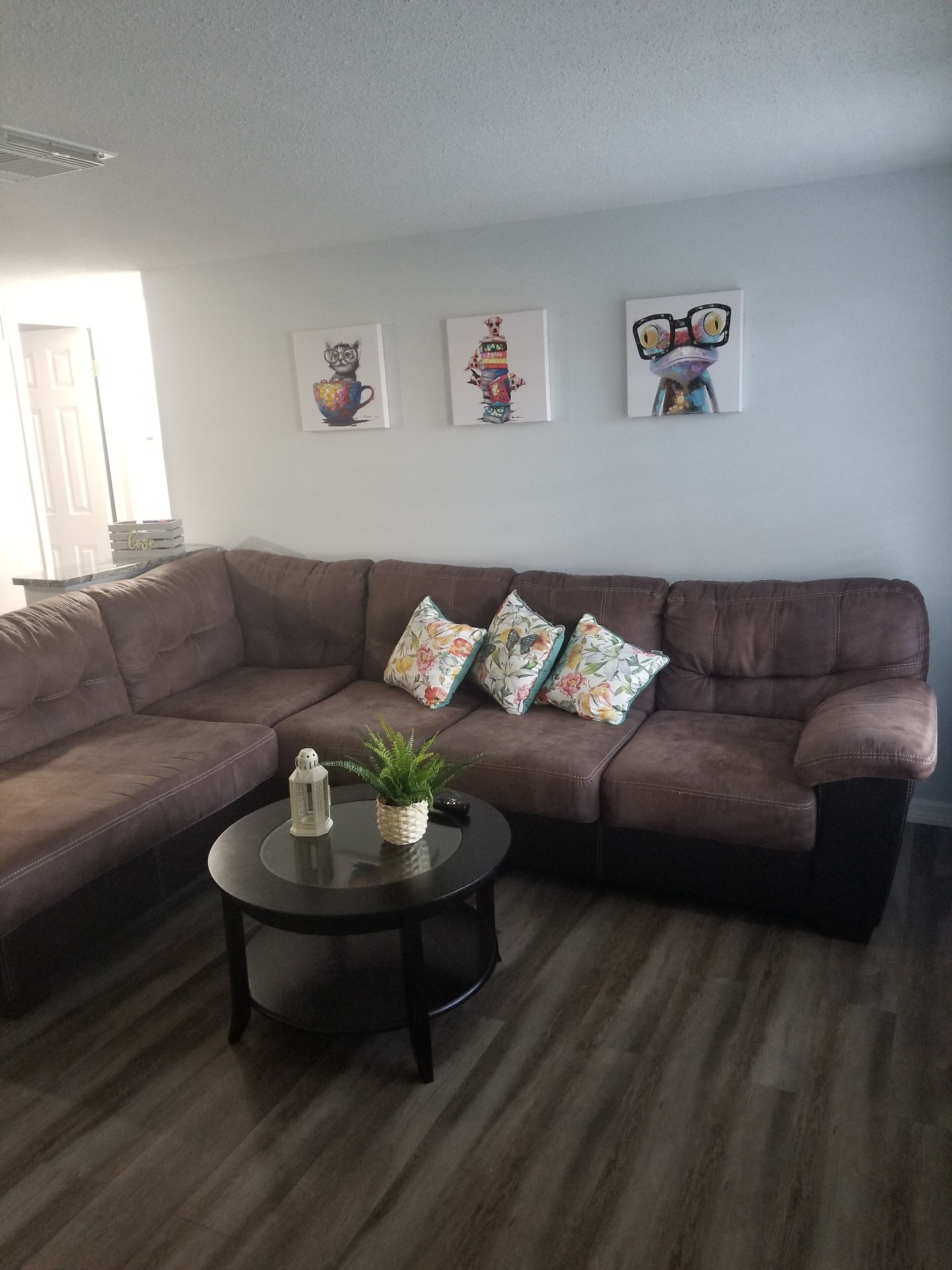 Entire house. Green Park Beach 7 miles. Private backyard with BBQ