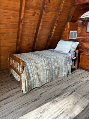 1 habitación, tabla de planchar con plancha y cuna de viaje