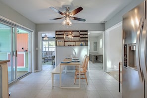 Rumah (Happy Gecko) | Ruang keluarga | Smart TV