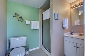 House (Happy Gecko) | Bathroom | Soap, shampoo