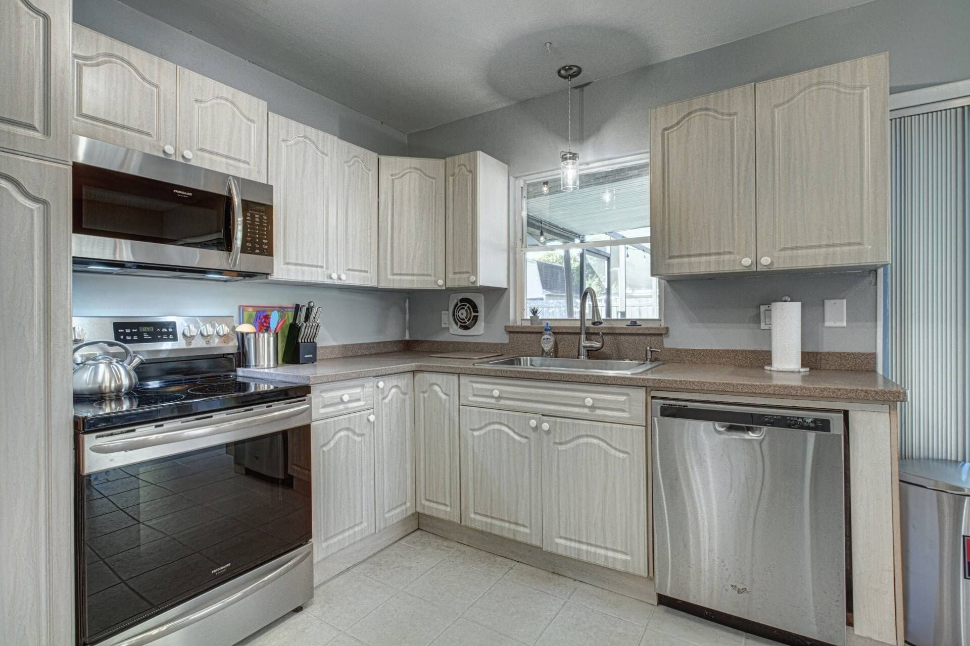 獨棟房屋 (Happy Gecko) | 私人廚房 | 電冰箱、電熱水壺、鍋具/餐盤/廚房用品、餐桌