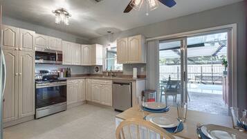 House (Happy Gecko) | Private kitchen | Fridge, electric kettle, cookware/dishes/utensils, dining tables