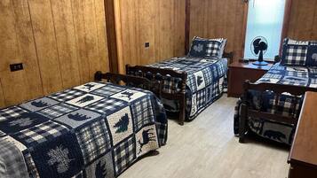 2 quartos, berço de viagem, Wi-Fi, roupa de cama