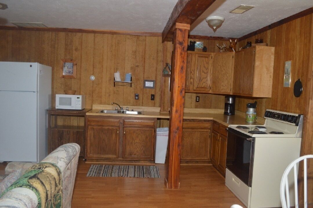 Adjoining cabin 7B 2 bedroom sleeps 8. Located on Patoka Lake Southern Indiana
