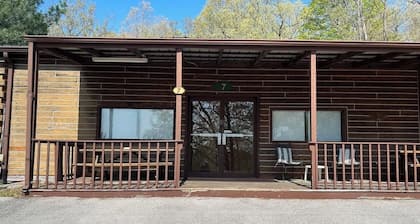 Patoka Lake Adjoining Cabin #7B at Patoka 4 Seasons Resort