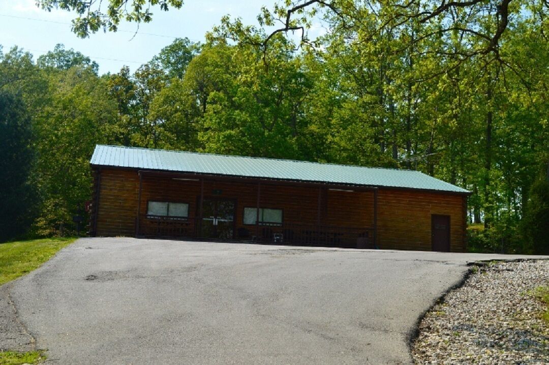 Adjoining cabin 7B 2 bedroom sleeps 8. Located on Patoka Lake Southern Indiana