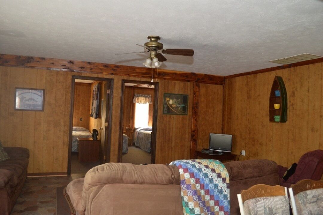 Adjoining cabin 7B 2 bedroom sleeps 8. Located on Patoka Lake Southern Indiana