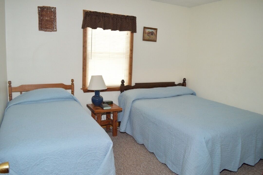 Deluxe cabin with HOT TUB #15. Located on Patoka Lake in Southern Indiana