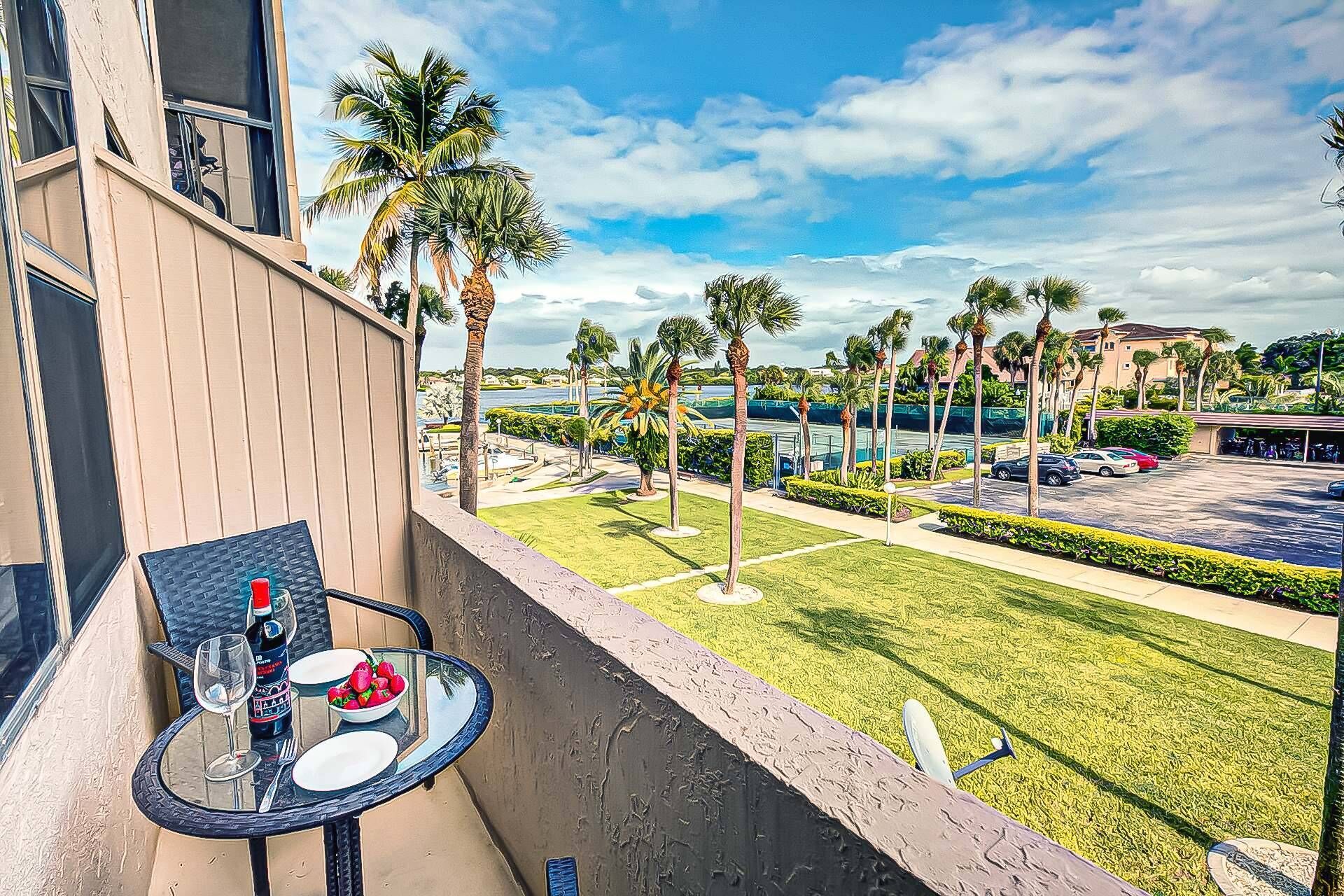 Harbor Towers 2 Bedroom Pool View 2nd Fl, Siesta Key Info, Photos