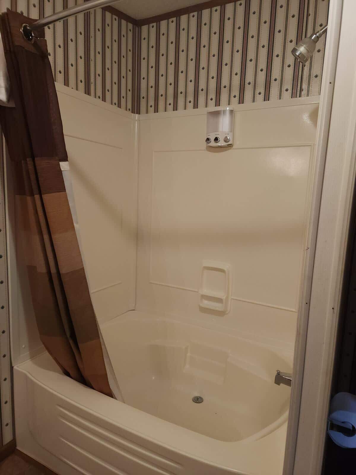 Combined shower/bathtub, hair dryer, towels, soap