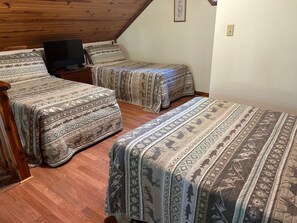 2 bedrooms, travel cot, free WiFi, bed sheets