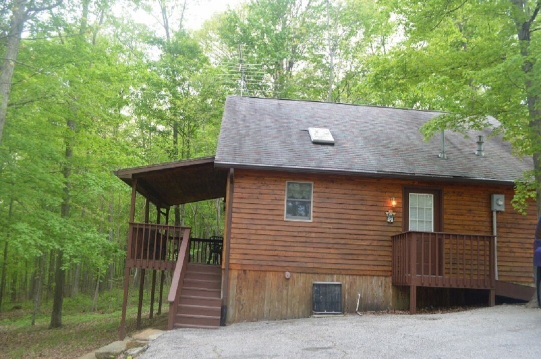 deluxe cabin 10 with jacuzzi bathtub inside on Patoka Lake in Southern Indiana