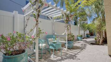 Condo (LuLu's Key House Green 1/1 Upstairs) | Exterior