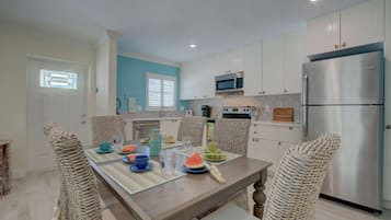 Condo (LuLu's Key House Leatherback 2/2 Down) | Fachada